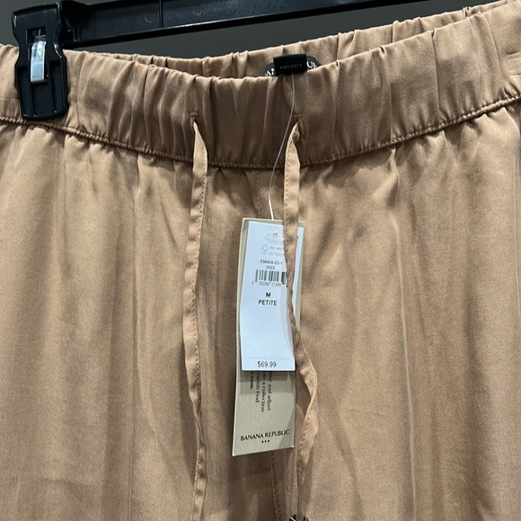 Banana Republic NWT  Cargo pants petite SZ M Kaki tan pockets on both sides - Picture 6 of 10